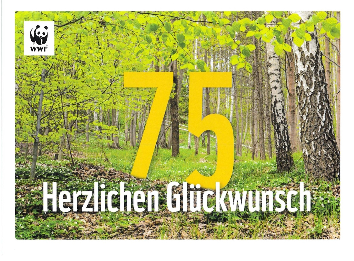 Glückwunschkarte mit dem Logo des WWF (Panda): eine große, gelbe 75 steht im frühlingshaften Birkenwald